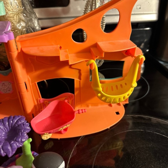 Littlest Pet Shop Orange Playset Dolls - Picture 4 of 12